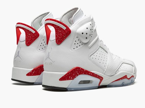 AIR JORDAN 6 RETRO “Red Oreo”