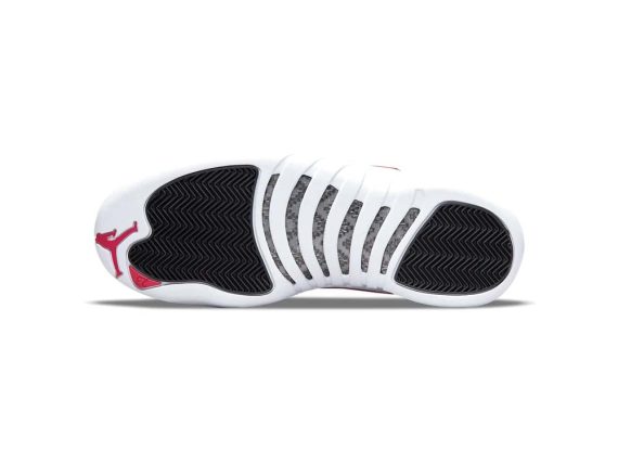 Air Jordan 12 Playoffs 2022