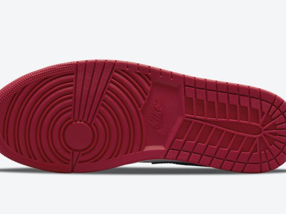 Air Jordan 1 Low Bred Toe