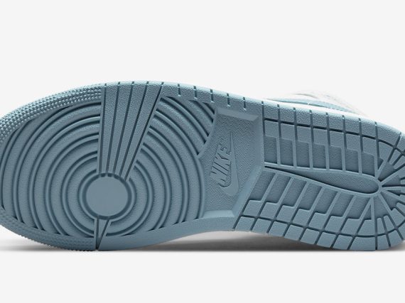 Air Jordan 1 Mid UNC