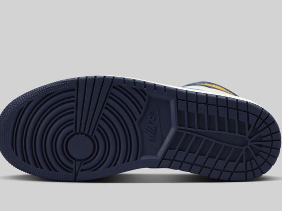 Air Jordan 1 High OG First in Flight