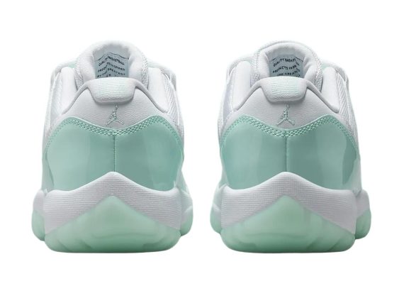 Air Jordan 11 Low Igloo